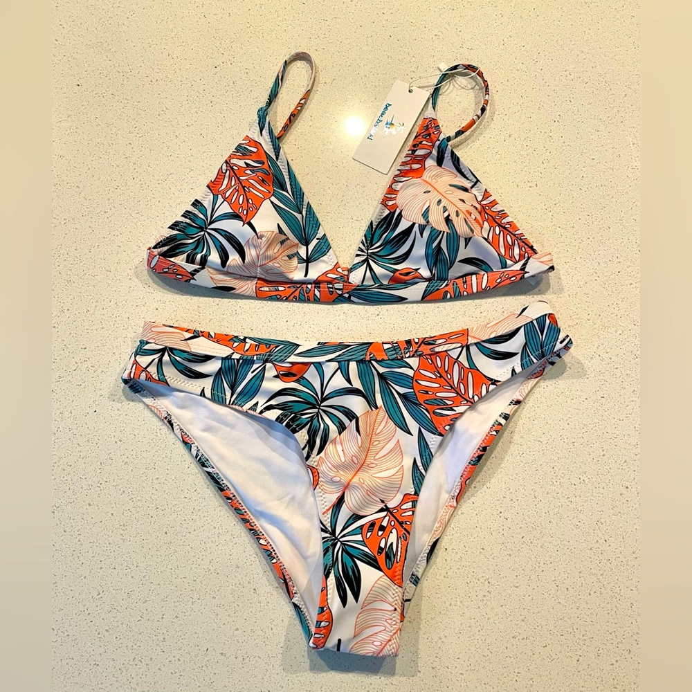 Beachsissi tropical design bikini, never worn, size medium